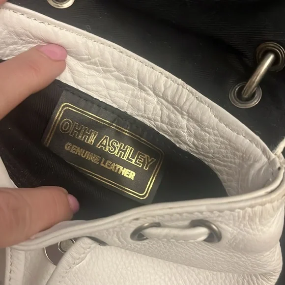 Skull wristlet - Picture 2 of 3